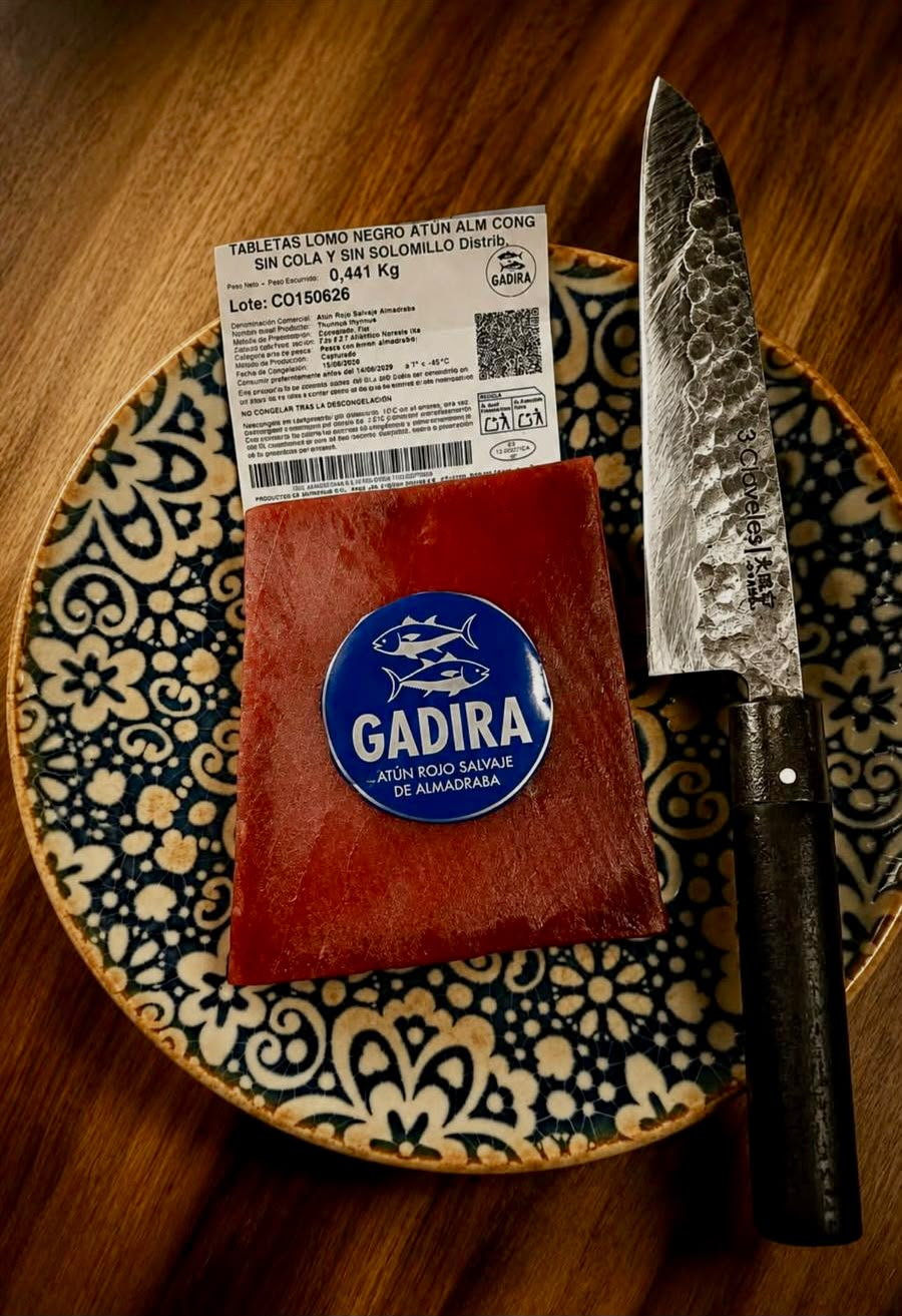 Lomo de atún rojo salvaje de almadraba Gadira listo para el corte en la cocina de D'Luca Gastrobar
